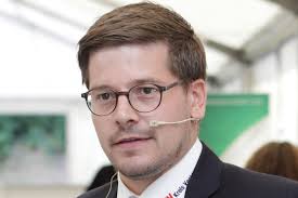 Die Jugend mahnt die Herren zur Rücksicht