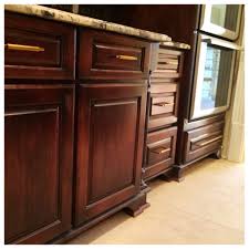 Dark Glaze Enhancing This Red Mahogany Stain Stained Kitchen Cabinets Red Kitchen Cabinets Kitchen Design Countertops
