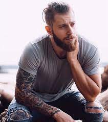 Männer mit brille schwarz weiß portrait tattoo alte schule männliche models kleine tattoo männer bärte und haare schwarze tattoos sexy. Pin On Beards
