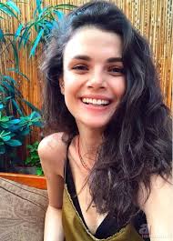 Pınar deniz'in eğitim hayatı nasıl geçmiştir? Kirmizi Oda Nin Nazli Si Herkesi Sasirtti Pinar Deniz In Asil Memleketi