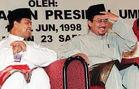 Anwar ibrahim wanted to deliver a few remarks but the media scrum was too crazy. Full Circle Why The Coming Together Of Anwar And Zahid Is No Surprise Malaysianow