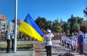 Ролик о произошедшем появился в youtube. V Odesse Torzhestvenno Podnyali Flag Ukrainy Okolo Oblsoveta Foto Video Odesskij Kurer