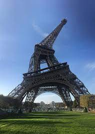 Get same day delivery, no membership needed. Tourist S Very Bizarre Photo Of The Eiffel Tower In Paris Goes Viral Travel News Travel Express Co Uk
