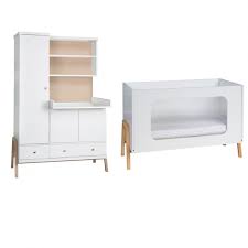 Table à manger scandinave rectangulaire à rallonge veiné bois natur. Petite Chambre Bebe Scandinave Avec Armoire Table A Langer Happy