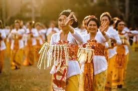Мы гостим у родителей донны. Tanec Balijskij Tradicionnyj Zhenshiny Bali Kultura Tradiciya Lyudi Festival Ceremoniya Indoneziya Pikist