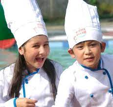 Prilly mulai main sinetron lewat get married the series, masih beranjak abg nih. 11 Transformasi Prilly Dari Koki Cilik Hingga Artis Hits