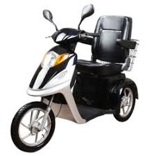 Imc 805 Akulu Scooter Engelli Arabasi Sik Tasarimli Uc Tekerlekten Meydana Gelmektedir 160 Kg Hasta Tasima Kapasitesine Sahip Olmaklar Birlikte Scooter Tekerlek