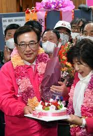 그러면서 황보승희 펭수를 참고인으로 요청한 이유 3가지를 밝혔다. ì„œë³'ìˆ˜ ëŒ€ê¶Œì£¼ìž ë¬¼ë¦¬ì¹˜ê³  ë‹¹ì„  í™©ë³´ìŠ¹í¬ ì¤' ì˜ë„ ì²« ì—¬ì„± êµ­íšŒì˜ì›