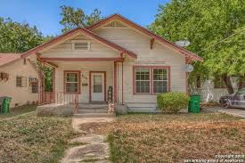 The premium thousand oaks location in san antonio is minutes from hwy 281. Single Family Detached San Antonio Tx Nice Starter Home Or Great Investment Property 2 Bedroom 1 Bath Home In Great Sale House Land For Sale Renting A House
