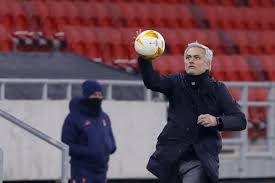 Chelsea fans can follow jose mourinho. Jose Mourinho Just Threw His Spurs Team Under The Bus Again Cartilage Free Captain