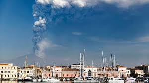 Auf der südostseite des vulkans ätna hat es eine starke explosion gegeben: Unheimliche Serie Vulkane Rund Um Die Welt Brechen Aus The Weather Channel Artikel Von The Weather Channel Weather Com