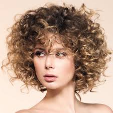 Corti o lunghi provate queste bellissime acconciature di capelli mossi. Tagli Capelli Medi Ricci Inverno 2020 Acconciature Capelli Ricci Medi Tagli Di Capelli Ricci Medi Capelli Ricci Scalati Medi