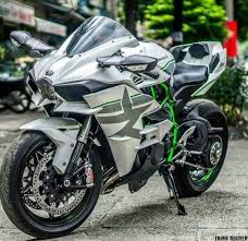 Pin On Motorbikes Motorcycles Bikergirls Motogp Sportbikes Choppers Bobbers Superbikes Salespromotion Motorcyclejacket Biker Bikerbabe Bike Bikelife Motorbike Motorcycles