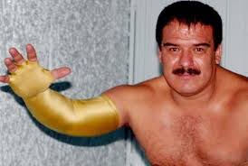 He gets a ride from the challenger, but when he gets to the arena, porky is accidentally mistaken for the challenger, and ends up in the ring. Muere Luchador Brazo De Oro Digitall Post Digitall Post