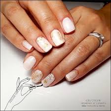 Ongles Blanc Et Or Avec Flocons Sapin Et Degrade Blanc Degrade Flocons Ongles Sapin Nails Ongles Beauty
