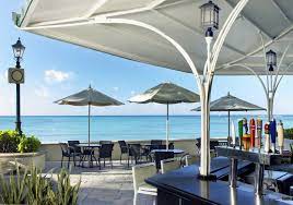 Hawaii Beach Bars The Beach Bar At The Moana Surfrider Waikiki Beach Honolulu Moana Surfrider Honolulu Hotels Hawaii Beaches