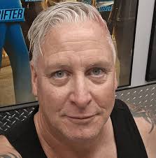 The Fifth Element: A Masterpiece of Practical Effects and Miniature Models.  Released in 1997, The Fifth Element stands out for its vibrant and  imaginative depiction of a futuristic New York in the