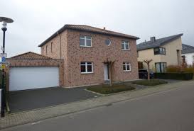 Doppelgaragen mit walmdach sind wirklich beeindruckende gebäude. Stadtvilla Mit Walmdach Garage Und Grossem Garten Im Slefkant Immobilien Thielscher