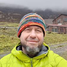 Hi guys. I'm looking to go for a hike/good views with my son he's 5. Any  recommendations that are easy for little legs. Thanks 😀