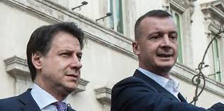 «non sapevo nulla, è vittima di ludopatia». Rocco Casalino Sfuriata Con Conte Indiscreto Di Roberto Alessi Il Ruolo Del Fidanzato Del Portavoce Libero Quotidiano