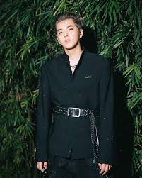 吳亦凡 （1990年11月6日 － ），艺名 kris wu ，曾用名 李嘉恆 （英語： kevin li ）， 華裔加拿大人 ，生於 中华人民共和国 广东省 广州市 ，曾为 饒舌 歌手、演员。. å³äº¦å‡¡é€ƒè·'å›žåŠ æ‹¿å¤§å‰è¢«é€® è¢«çˆ†ä¾›å‡º6æ˜Žæ˜Ÿ å®˜äºŒä»£ ä¸­æ¸¯æœ€å¸ç› å¨›æ¨‚ ä¸–ç•Œæ–°èžç¶²