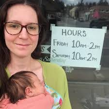 Eliza Banks's Instagram, Twitter & Facebook