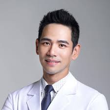 第一次和先生(神經外科詹雲凱醫師)一起受訪雖然之前沒有任何受訪經驗但是這次共同訪談的經歷發現他其實也頗具大將之風的呢！ 他是一直在醫院中默默堅守崗位