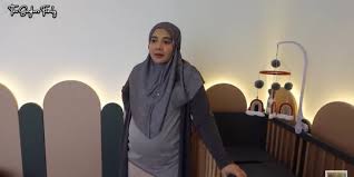 Mereka awalnya mulai berkencan pada bulan mei 2010, dan zaskia sungkar bikin panik irwansyah. 7 Potret Kamar Calon Bayi Zaskia Sungkar Dan Irwansyah Desainnya Lucu Merdeka Com