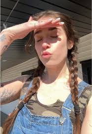 Connie Crane's Instagram, Twitter & Facebook