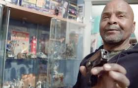 64岁老顽童收藏8万多个玩具，总价值超过千万_手机凤凰网