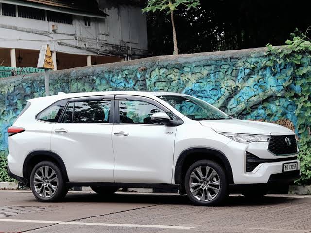 Innova Hycross