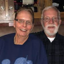 Is there a safe time to feed a hound before hunting without risking stomach  issues?