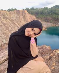 إيرا رزالي On Instagram Bagaikan Langit Di Sore Hari Bewarna Biru Sebiru Tasik Di Belakang Tu Hanyama Gaya Hijab Kecantikan Orang Asia Fotografi Remaja