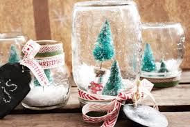 Une idée cadeau de noël originale à fabriquer à la maison avec des étiquettes de décoration imprimables gratuitement. Cadeaux De Noel A Fabriquer Tuto Et Diy A Faire En Famille Bricolage Pour Enfant Citizenkid