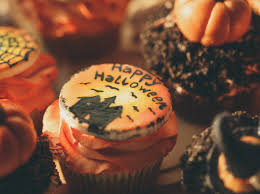 Die restliche schokolade zerhackst du mit einem messer in kleine stücke. Halloween Kuchen Schaurig Schones Zum Gruseln Wunderweib