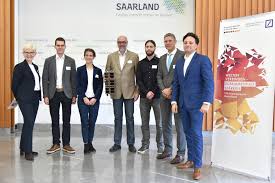 Today, about 16,800 young people are studying in saarbrücken and homburg; Staatskanzlei Empfangt Informatikerinnen Und Informatiker Der Universitat Des Saarlandes Saarland Informatics Campus