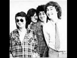 In the late '70s after charly's symphonic rock project la máquina de hacer pajaros, which was a commercial failure. Seru Giran Seminare Pedro Aznar Bandas Argentinas Canciones