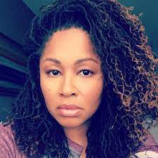 Sisterlocks™ can be started with your relaxed length left untouched as long as you have 1 1/2 inches of natural hair at the root. Is There A Difference Between Sisterlocks And Traditional Locs Naturallycurly Com