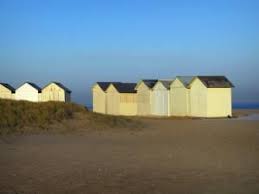 Ouistreham 7 Images De Qualite En Haute Definition Cabane De Plage Cabine De Plage Voyage En France