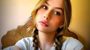 Who Is Victoria Bazua? 4 Things to Know About Land of Women's Kate Actress 