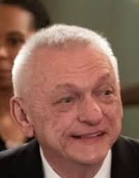 Is the actor who plays Bob Currie