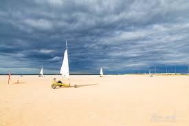 Evjf Et Char A Voile Sur La Plage De Ouistreham En Normandie Char A Voile Normandie Evjf