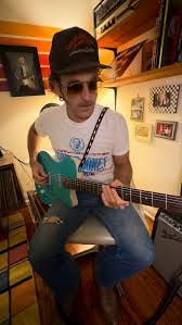 Her name is… , Baritone lick of the day, #GeorgeJones #BaritoneGuitar #Vibrolux #CountryGuitar #LickOfTheDay