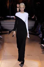 Mandarin, grapefruit, iron woods, sandalwood. Carolina Herrera Otono Invierno 2018 2019 Stylelovely