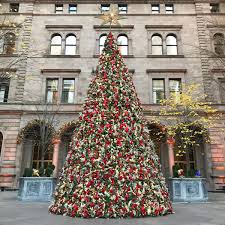 Christmas will be here before you know it, and that means it's time to start thinking about how you want to decorate your home for the holidays. Macy S On Twitter Noted How To Decorate Our Christmas Tree Stat Tistheseason