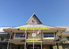 Pejabat pertanian pokok sena dengan kerjasama usahawan kluster tanaman pisang dan usahawan sayuran di daerah pada hari ini memberi sumbangan hasil pertanian buah pisang berangan dan sayuran bendi serta kacang panjang kepada petugas di pusat kawalan operasi bencana dearah. Pejabat Daerah Dan Tanah Pokok Sena Posts Facebook