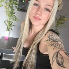 3 reasons to date a wheelchair girl 👩‍🦽‍➡️ 1. No running, just rolling 2.  VIP seat wherever we go 🤭 3. comfy hugs come with an extra cushion 🍒😏 .  . . wheelchairlife