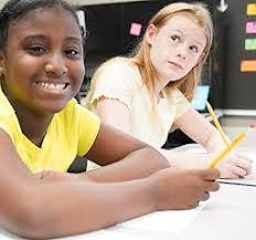 Kelly Raper's Instagram, Twitter & Facebook