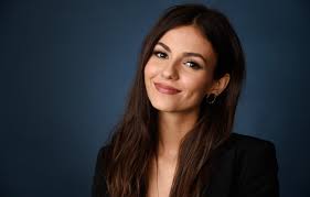 Justice began her acting career when she was only 10 years old by making a guest appearance on the tv series gilmore girls episode the hobbit, the sofa and digger stiles. Wallpaper Smile Actress Victoria Justice Images For Desktop Section Devushki Download