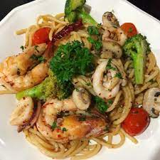 Resep spaghetti aglio e olio jamur (simple aglio olio recipe video) | adrian aryo bismo. Resepi Spaghetti Aglio Olio Seafood Resipi Sedap Viral Facebook